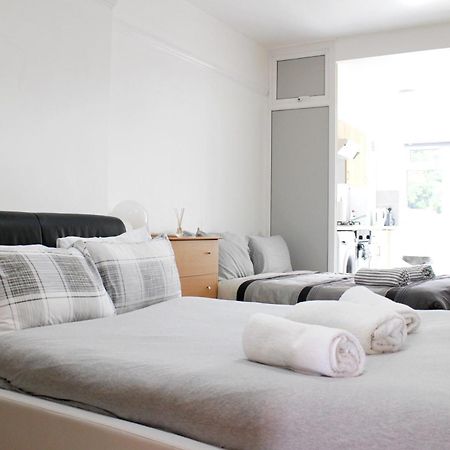 Large Studio Garden Flat On Golders Green Road London Eksteriør bilde
