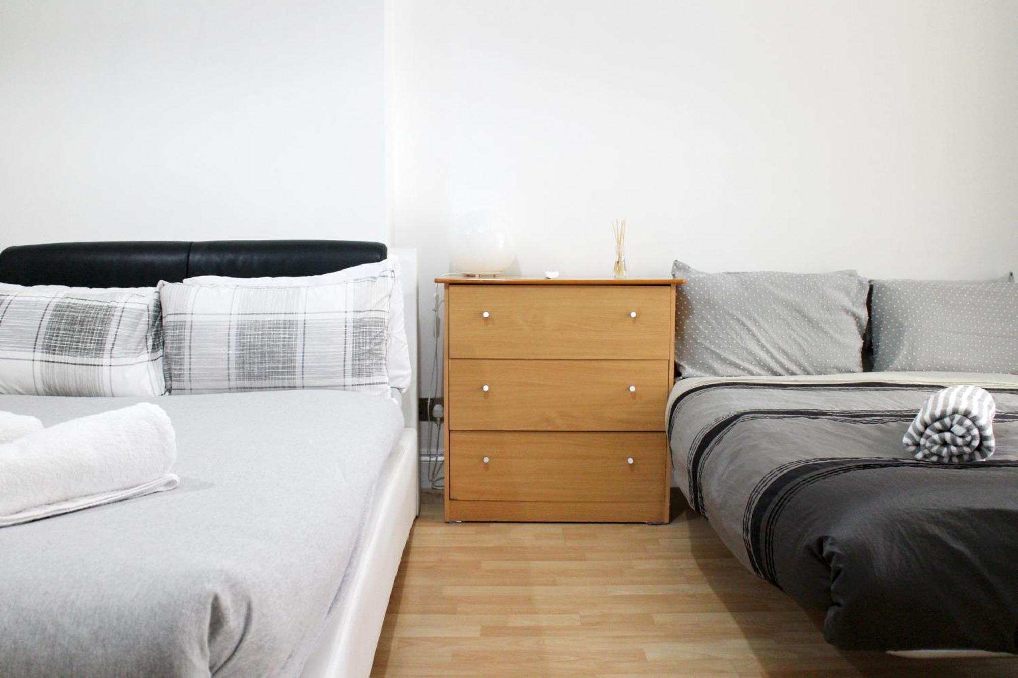 Large Studio Garden Flat On Golders Green Road London Eksteriør bilde