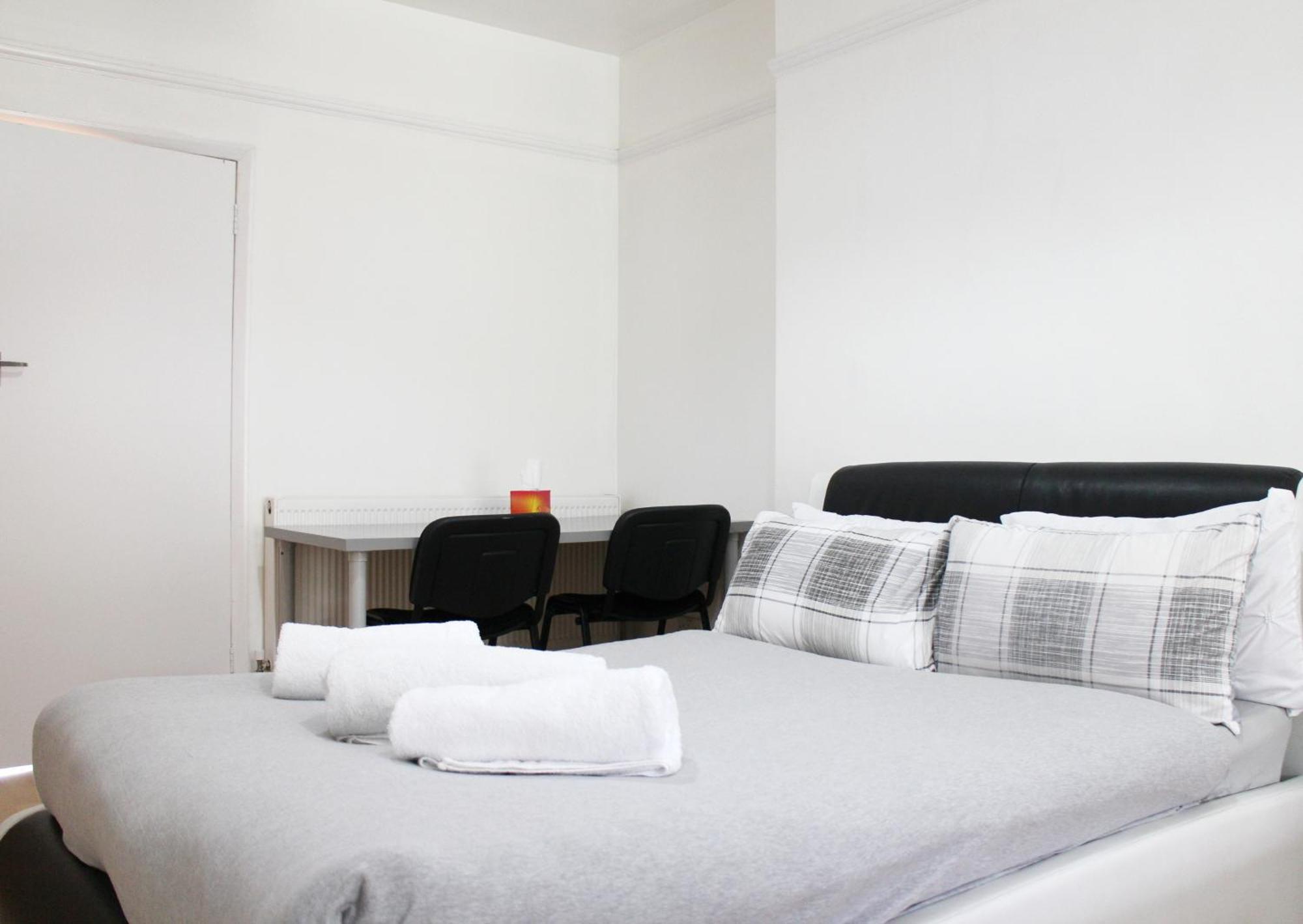 Large Studio Garden Flat On Golders Green Road London Eksteriør bilde