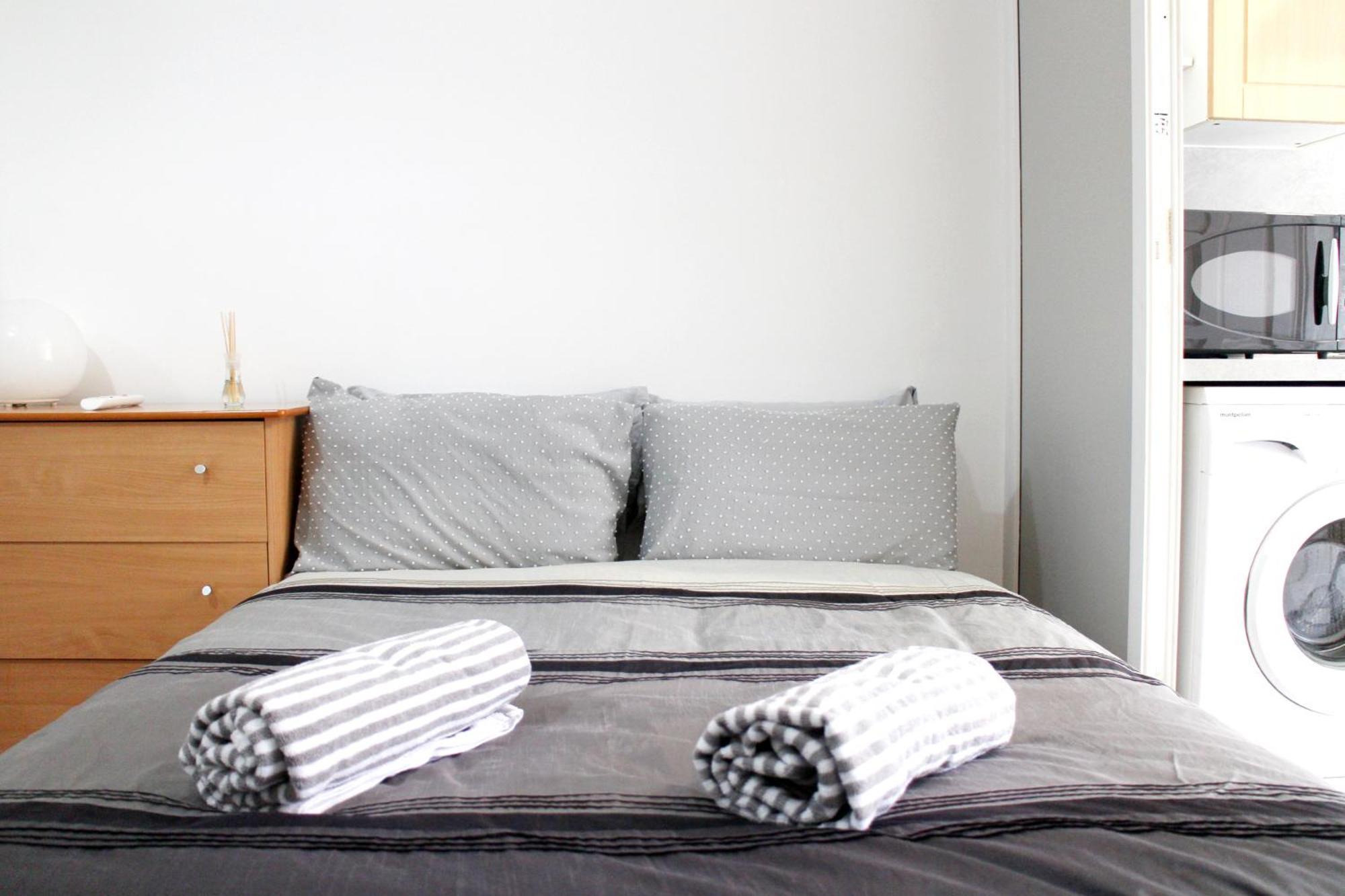 Large Studio Garden Flat On Golders Green Road London Eksteriør bilde