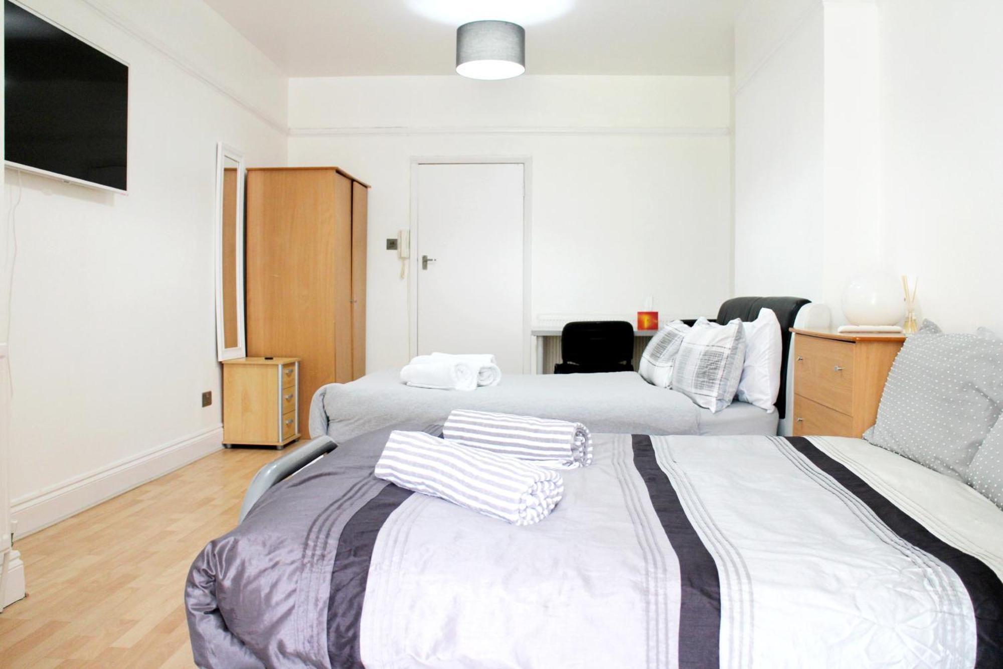 Large Studio Garden Flat On Golders Green Road London Eksteriør bilde