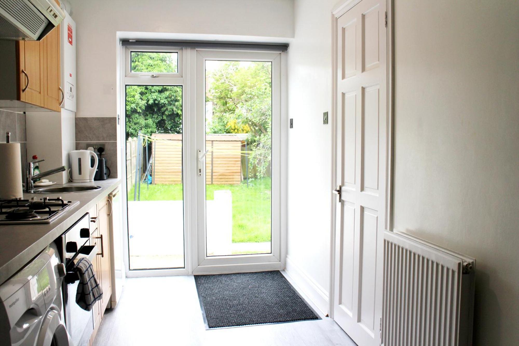 Large Studio Garden Flat On Golders Green Road London Eksteriør bilde